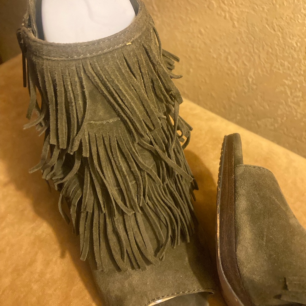 Vince Camuto Jadon Open Toe Fringe Brown Suede block heels Women’s Sandals